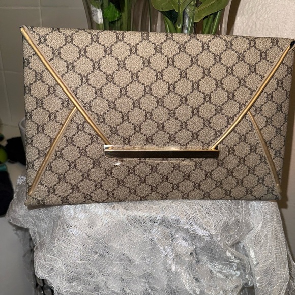 Classy elegant beige and gold envelope clutch - Picture 8 of 9